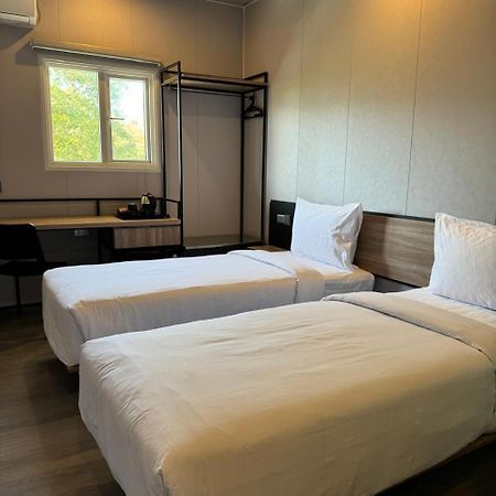 Conjioo Hotel Sumbawa Managed By Mhm Maluk Exteriör bild