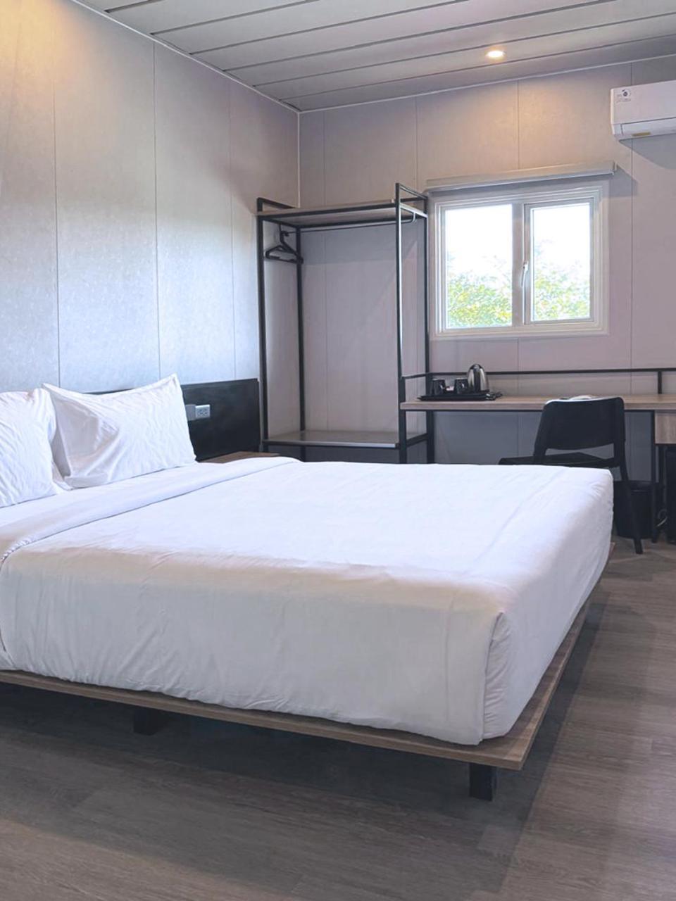 Conjioo Hotel Sumbawa Managed By Mhm Maluk Exteriör bild