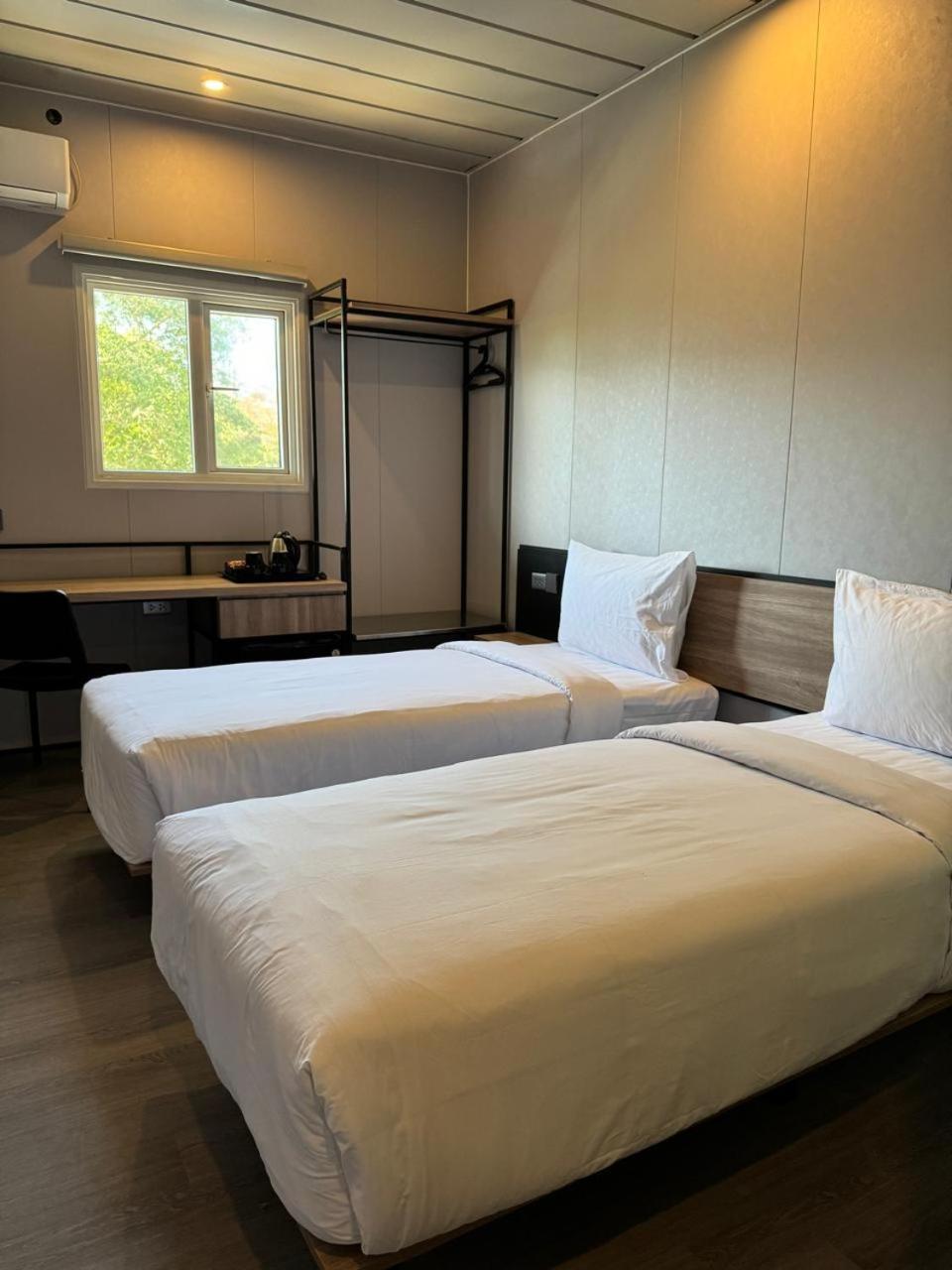 Conjioo Hotel Sumbawa Managed By Mhm Maluk Exteriör bild